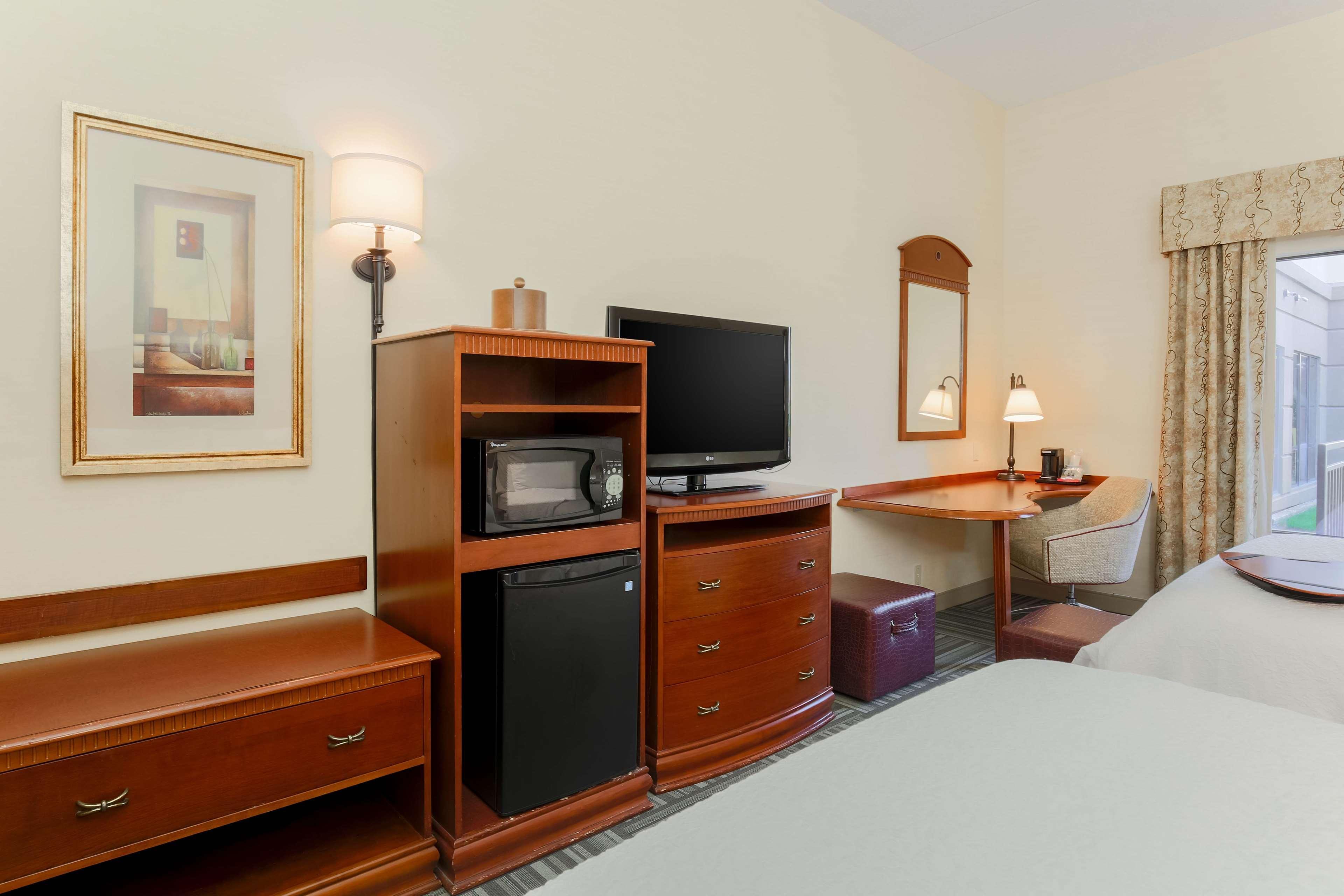 Hampton Inn Нанует Экстерьер фото