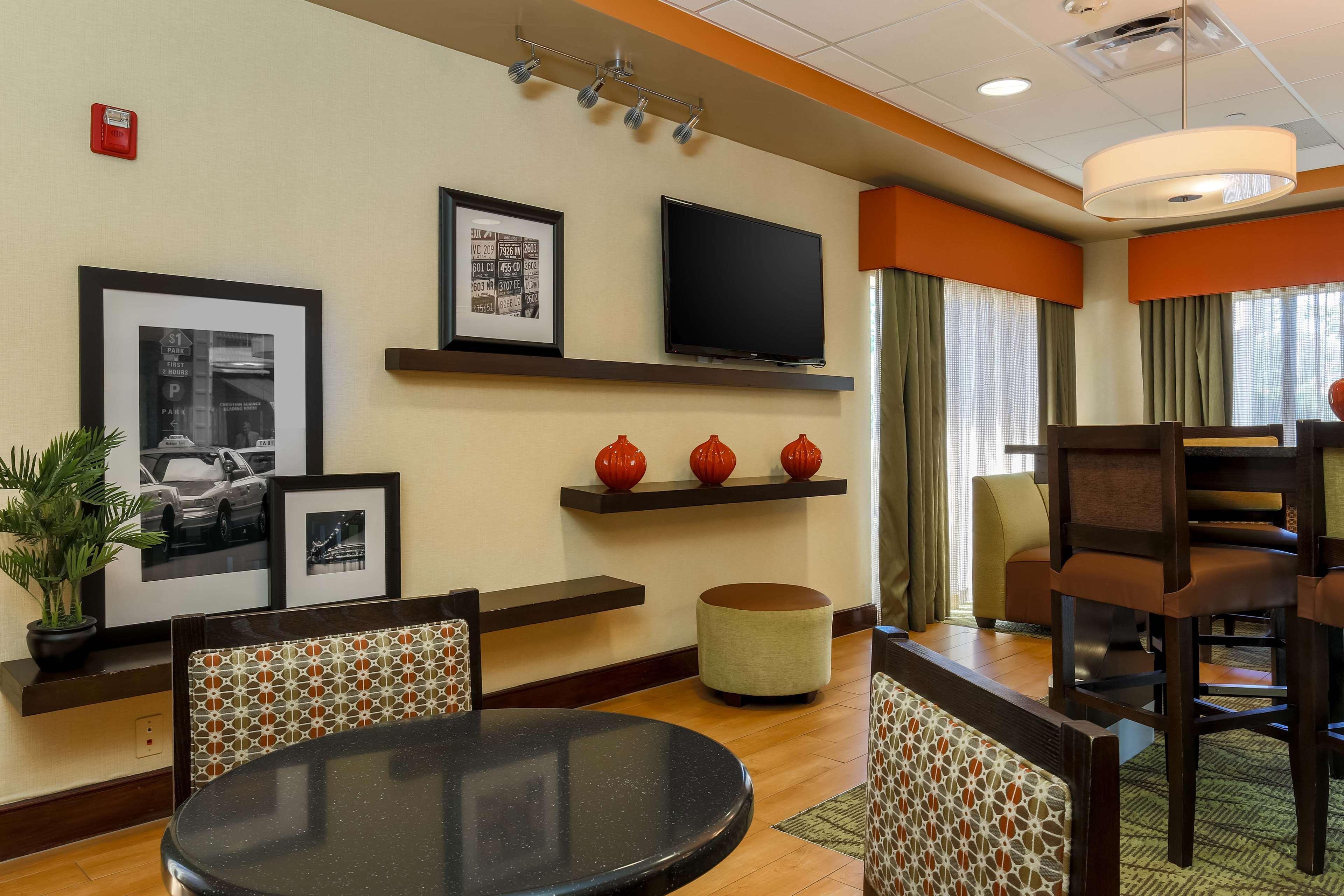 Hampton Inn Нанует Экстерьер фото