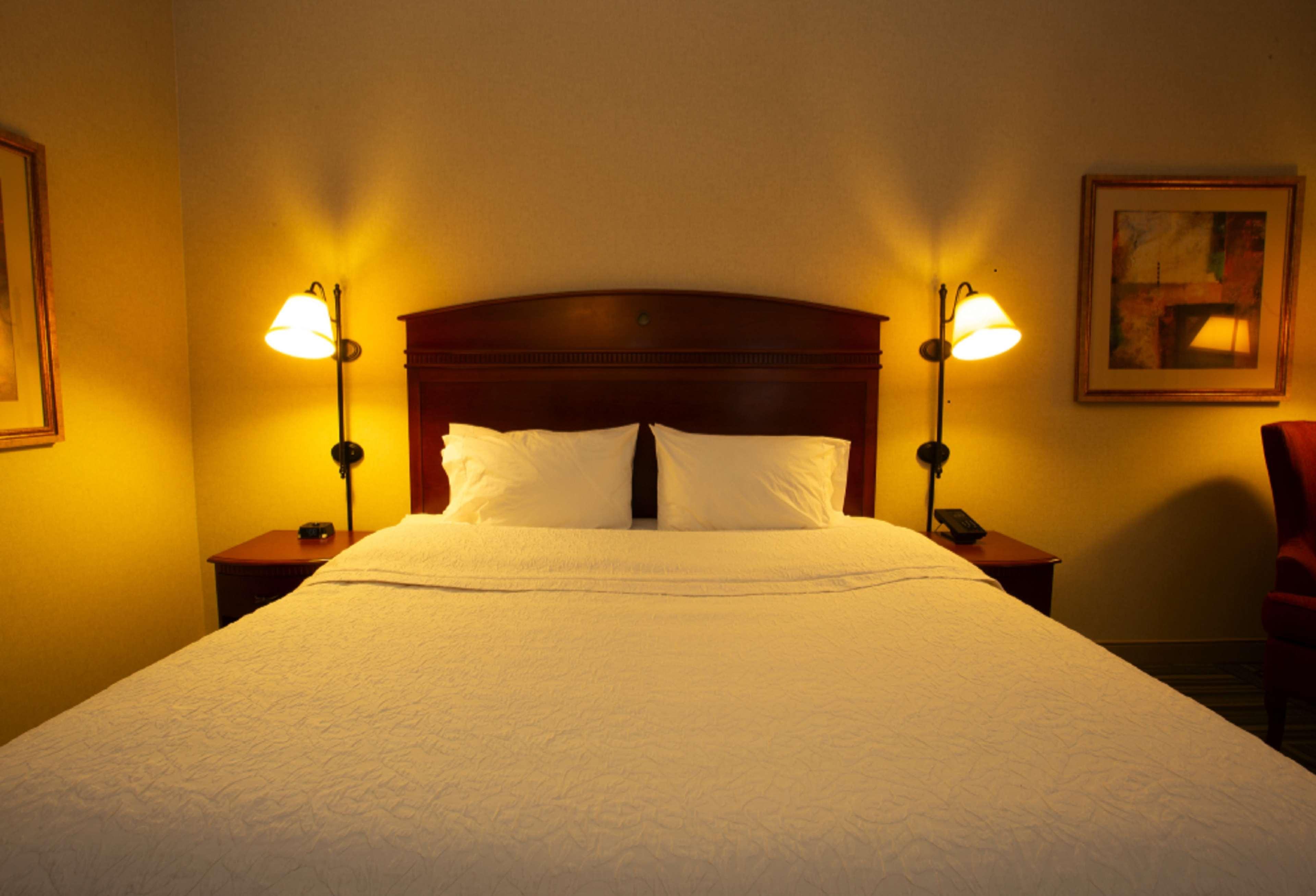Hampton Inn Нанует Экстерьер фото