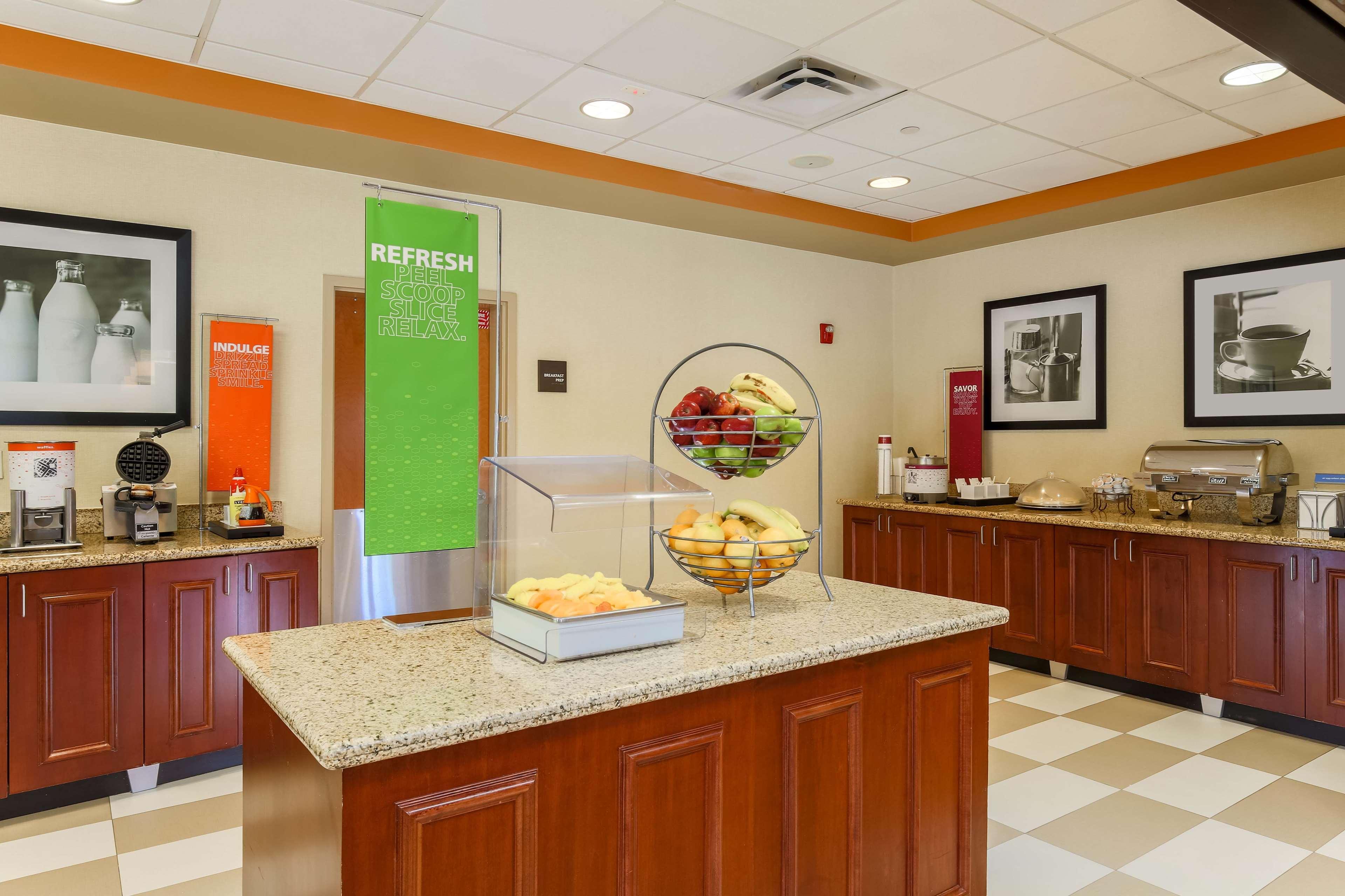 Hampton Inn Нанует Экстерьер фото