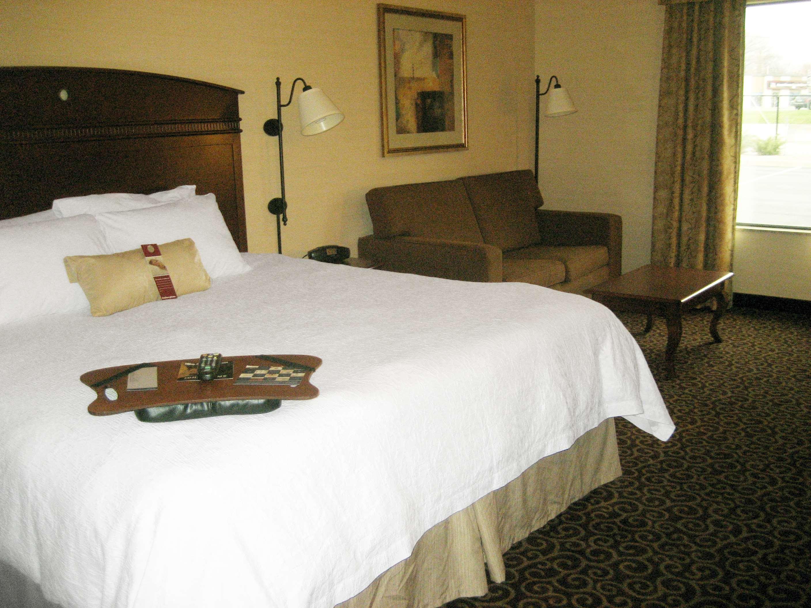 Hampton Inn Нанует Экстерьер фото