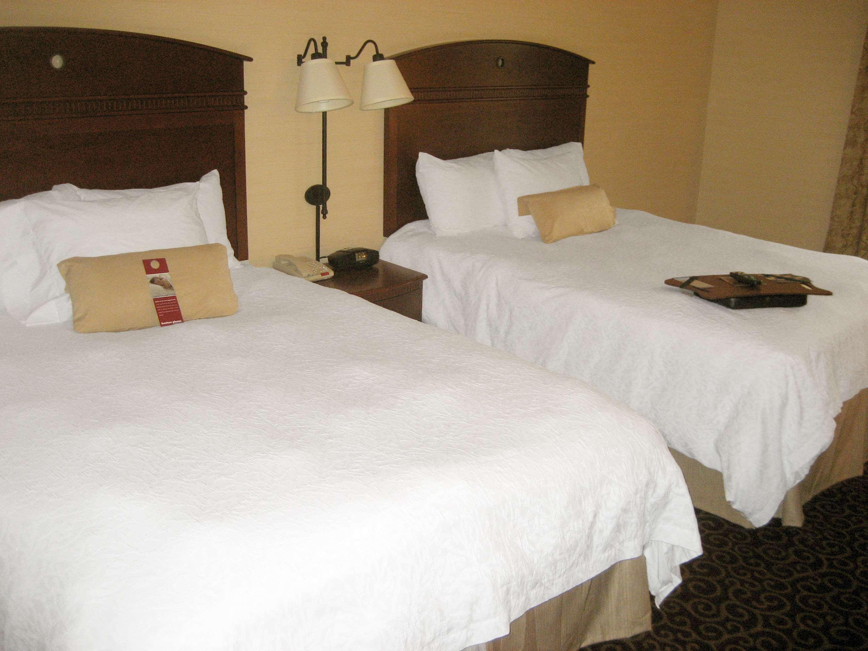 Hampton Inn Нанует Экстерьер фото
