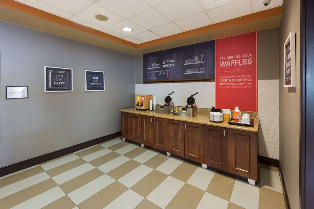 Hampton Inn Нанует Ресторан фото