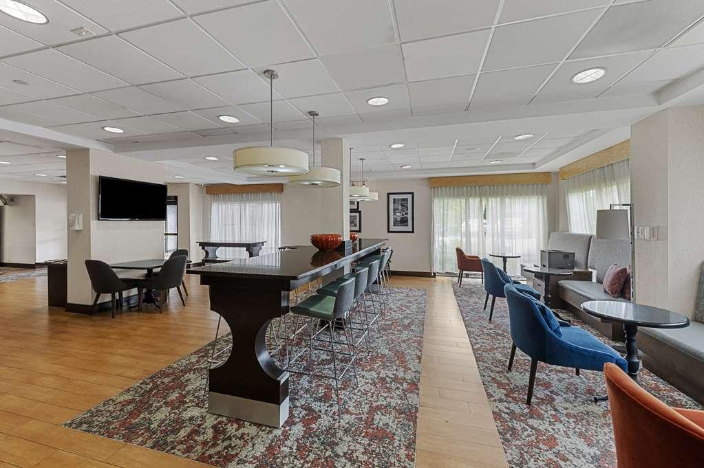 Hampton Inn Нанует Ресторан фото