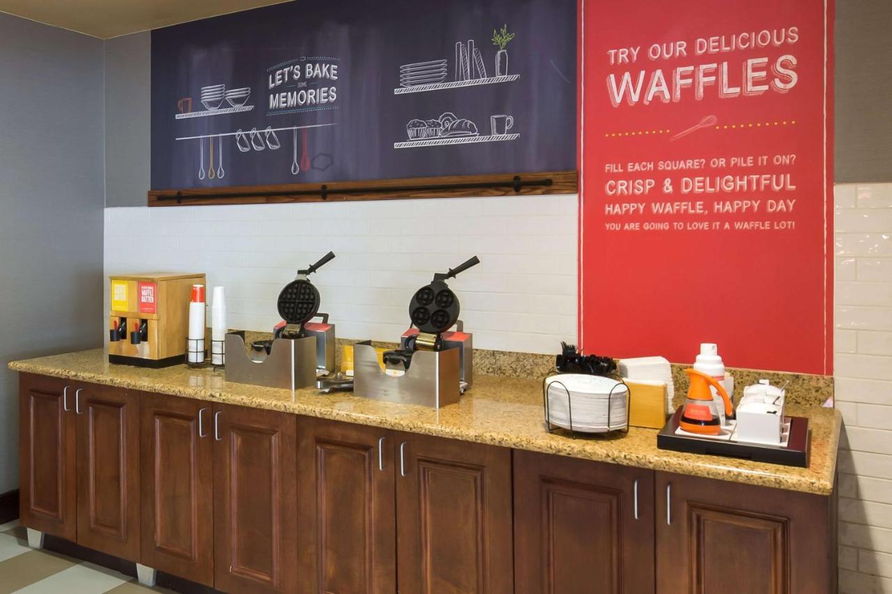 Hampton Inn Нанует Экстерьер фото