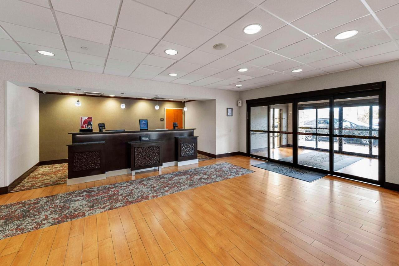 Hampton Inn Нанует Экстерьер фото