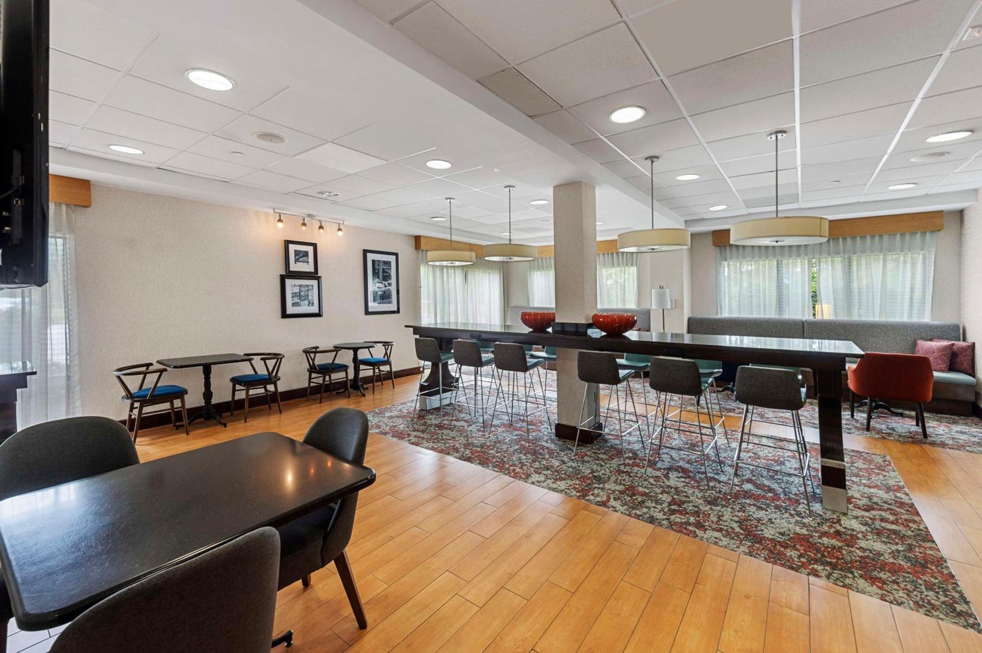 Hampton Inn Нанует Экстерьер фото