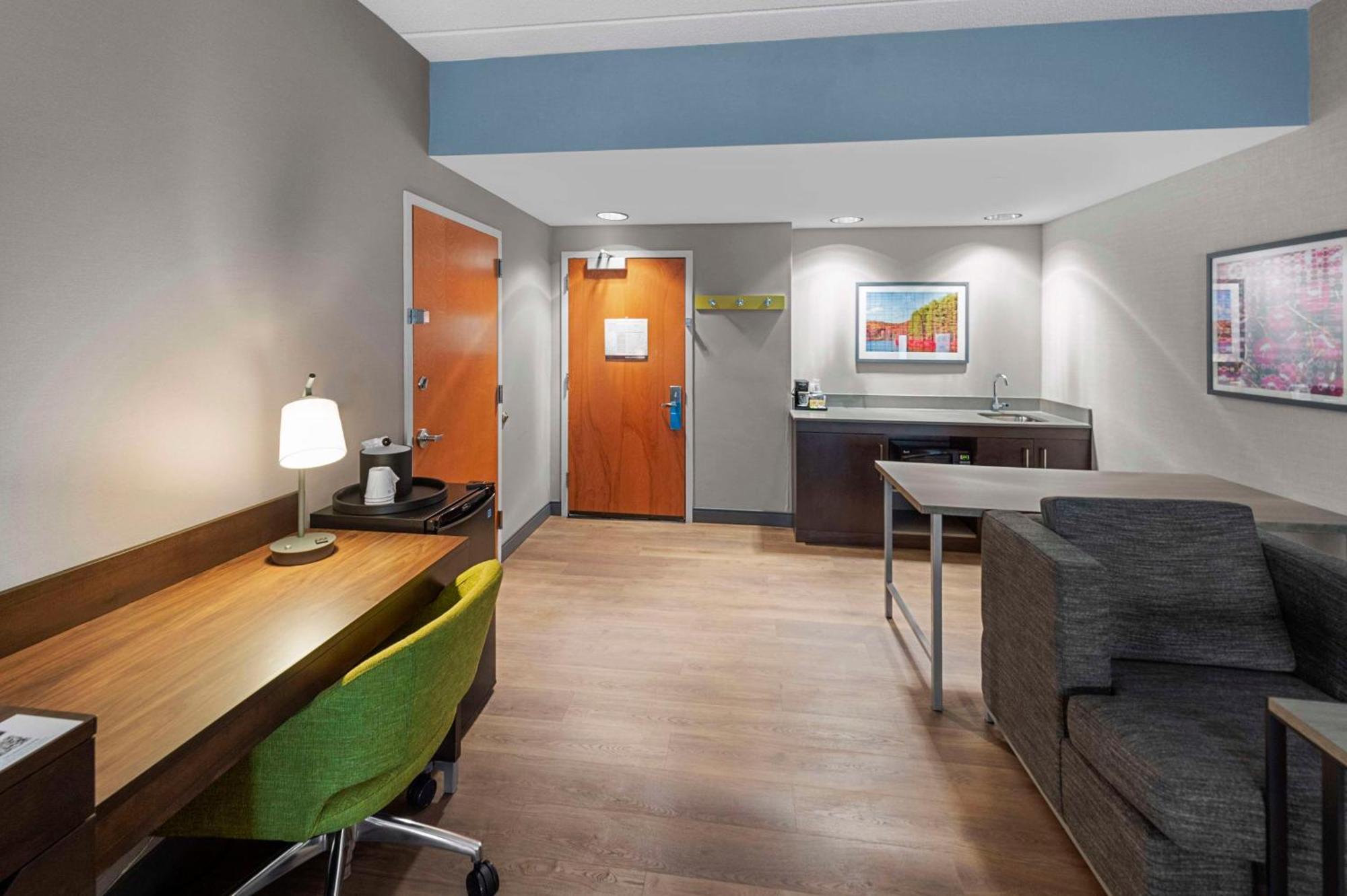 Hampton Inn Нанует Экстерьер фото