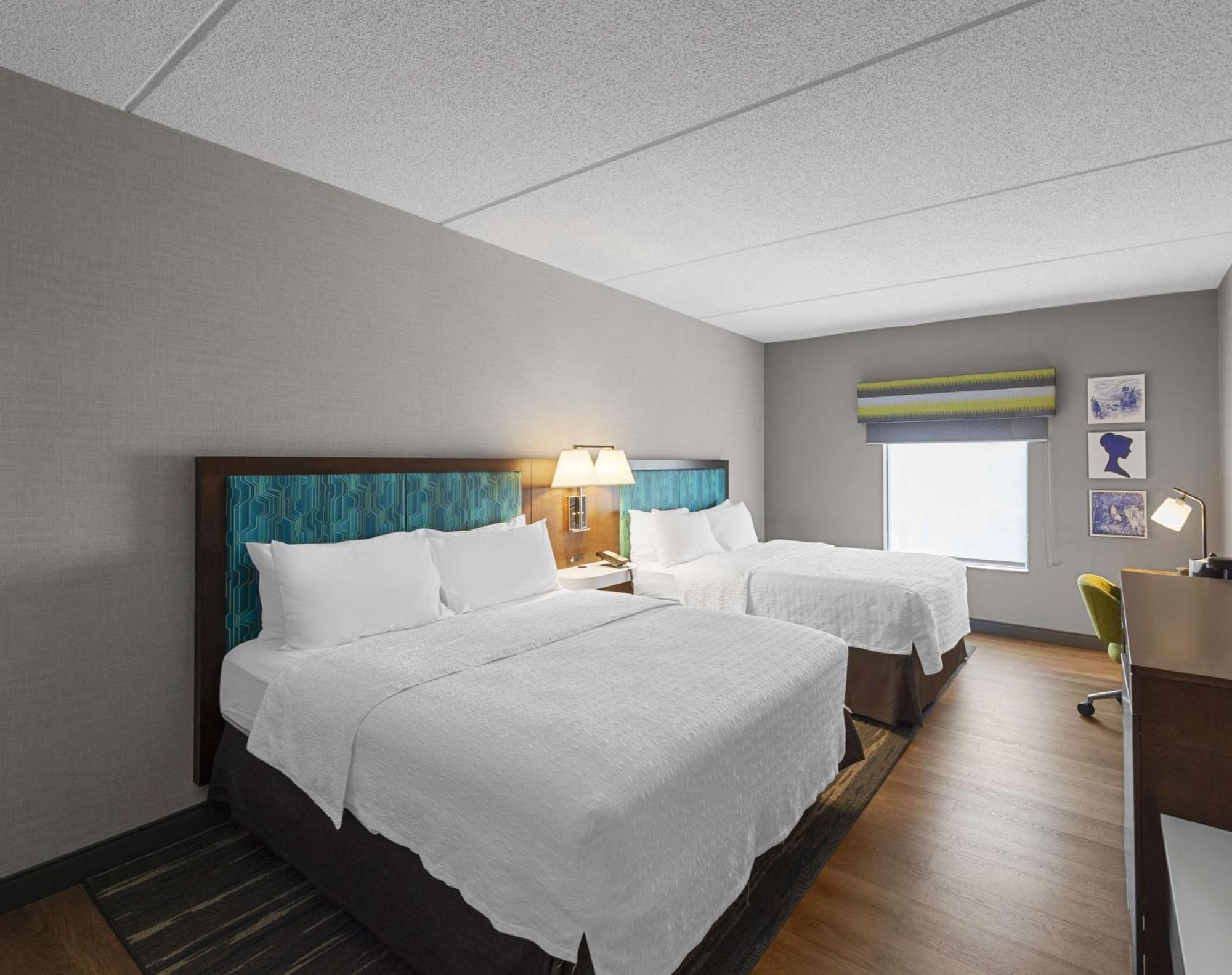 Hampton Inn Нанует Экстерьер фото
