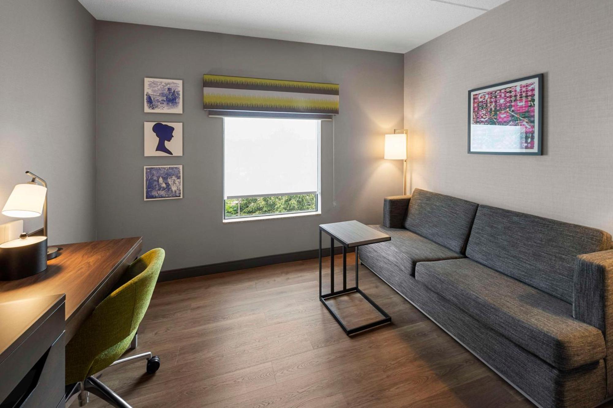 Hampton Inn Нанует Экстерьер фото