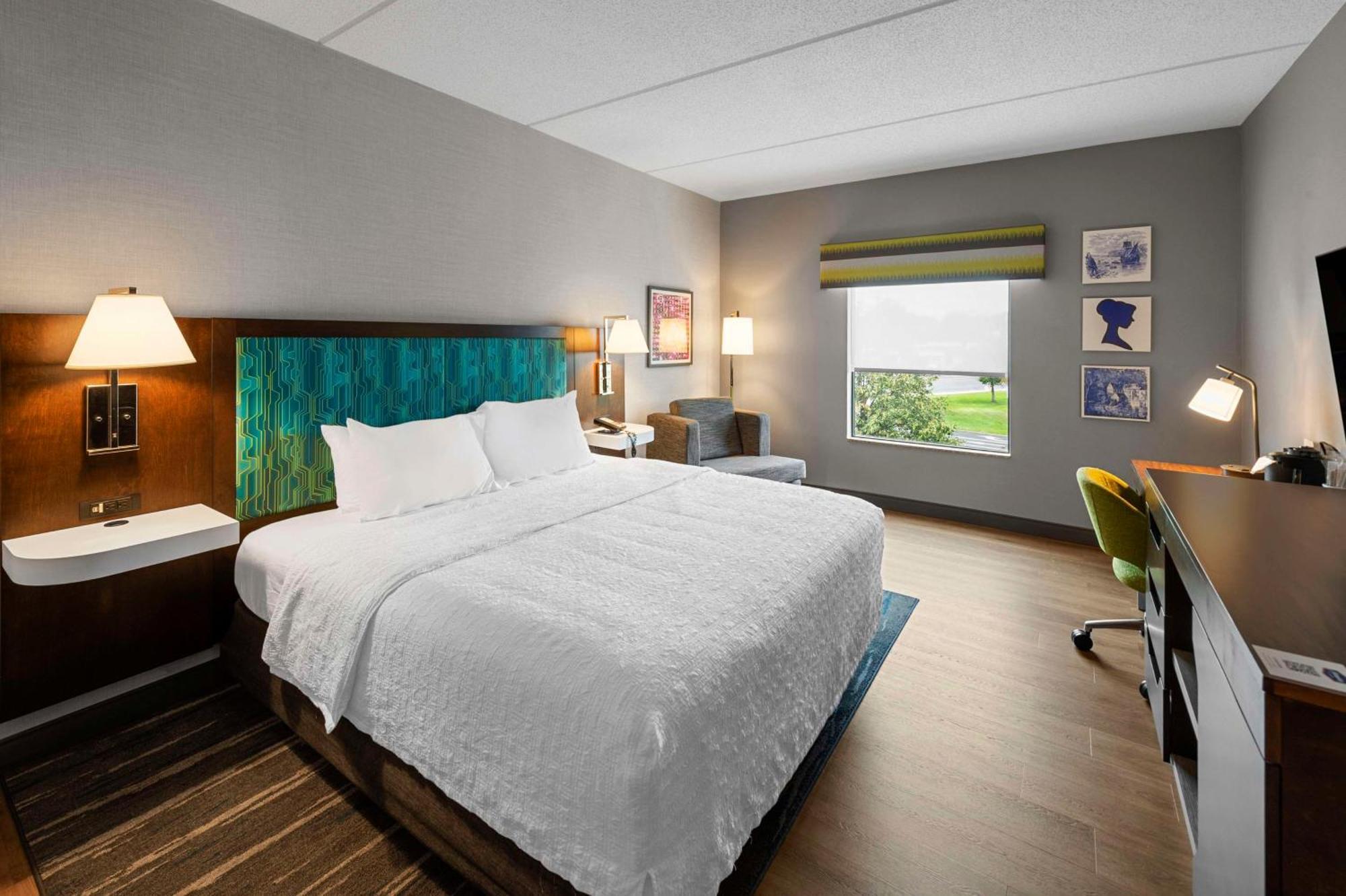 Hampton Inn Нанует Экстерьер фото