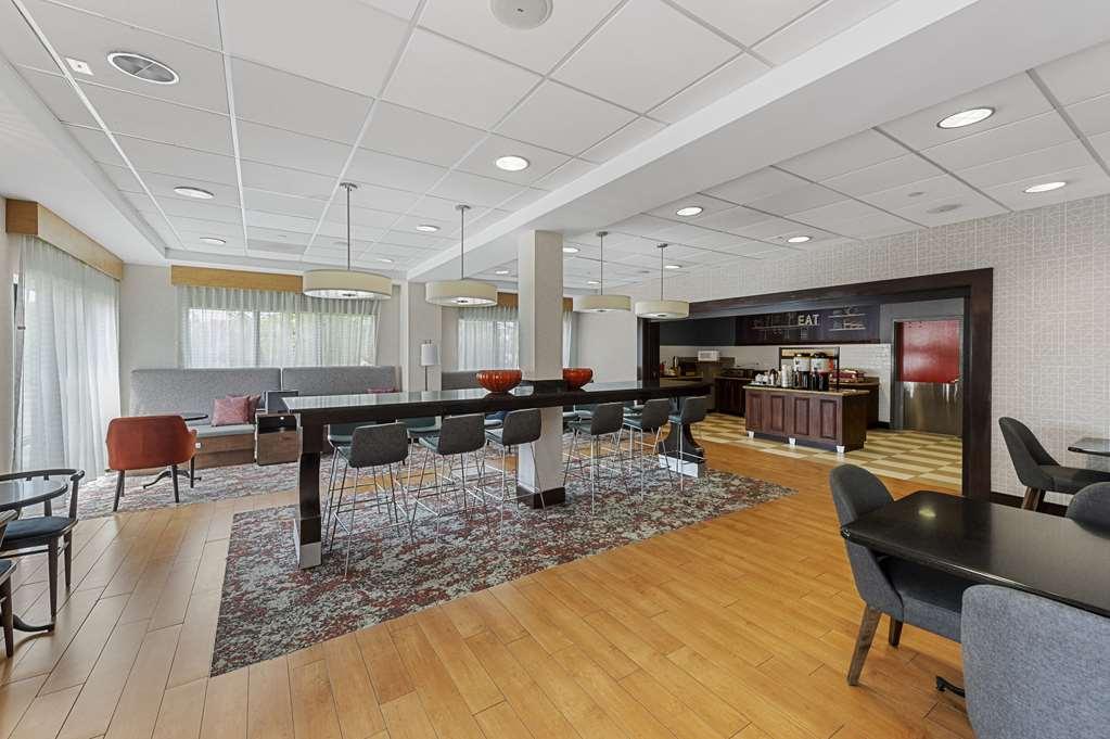 Hampton Inn Нанует Ресторан фото